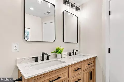 Bath - 16205 Frederick Rd, Woodbine, MD 21797 photo 2 of 7