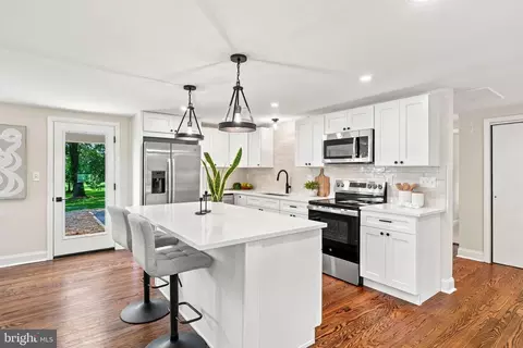 Kitchen - 16205 Frederick Rd, Woodbine, MD 21797 photo 4 of 7