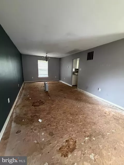 Living - 9939 Harmony Ln, Laurel, MD 20723 photo 2 of 4