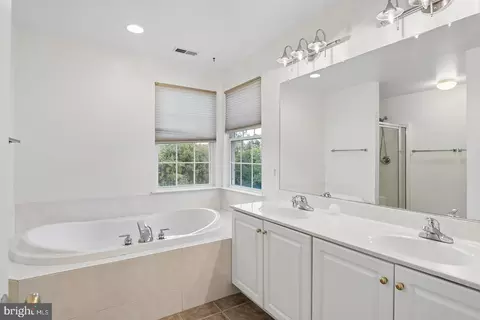 Entry Way - 6025 Florey Rd, Hanover, MD 21076 photo 9 of 14