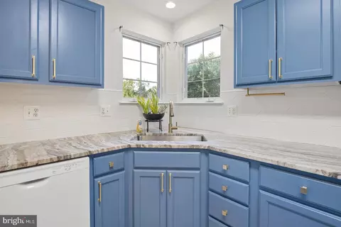 Kitchen - 6025 Florey Rd, Hanover, MD 21076 photo 5 of 6