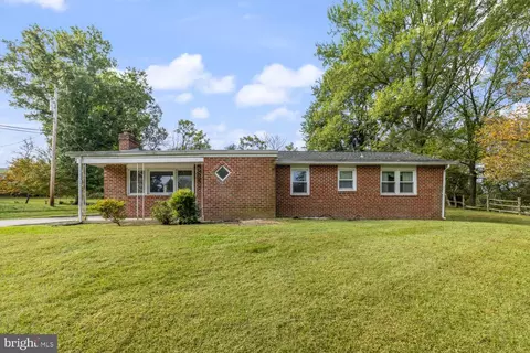 9421 Diamondback Dr, Columbia, MD 21045