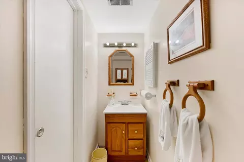 Bath - 10367 Eclipse Way, Columbia, MD 21044 photo 3 of 3