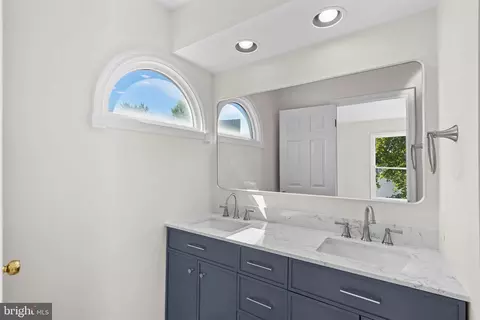Bath - 9374 Breamore Ct, Laurel, MD 20723 photo 1 of 2