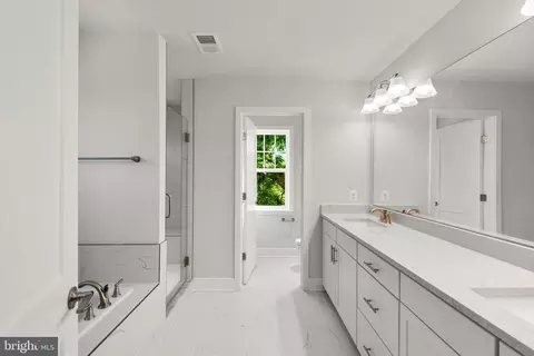 Bath - 9344 Meredith Ave, Laurel, MD 20723 photo 2 of 5