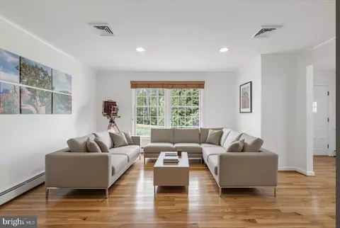 10173 Green Clover Dr, Ellicott City, MD 21042