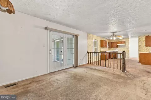 Living - 7351 Cedar Ave, Jessup, MD 20794 photo 3 of 6