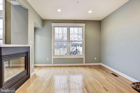 8715 Timber Oak Ln, Laurel, MD 20723 photo 12