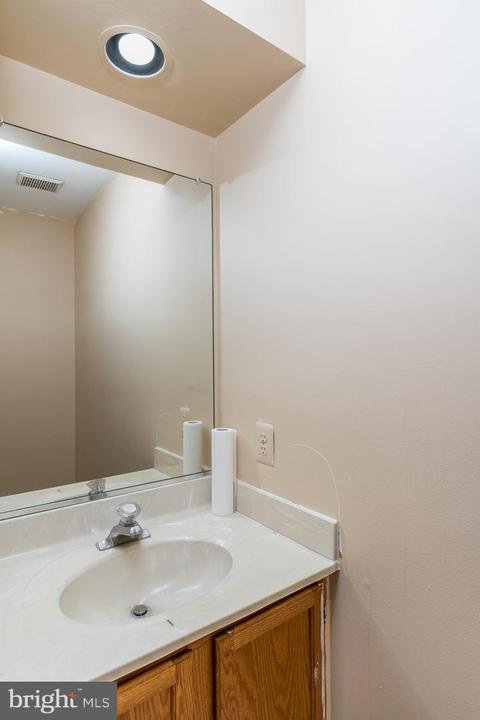 9385 Breamore Ct, Laurel, MD 20723 photo 10