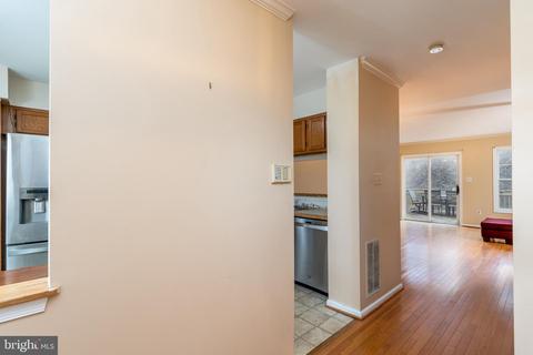 9385 Breamore Ct, Laurel, MD 20723 photo 3