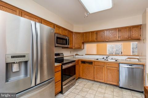 9385 Breamore Ct, Laurel, MD 20723 photo 4