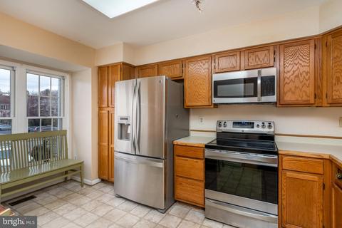 9385 Breamore Ct, Laurel, MD 20723 photo 2