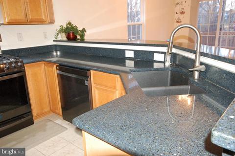8584 Light Moon Way, Laurel, MD 20723 photo 4