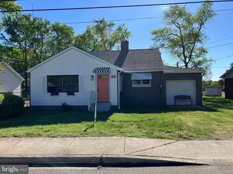 5995 Main St, Rock Hall, MD 21661