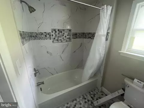 Bath - 21520 E Sharp St, Rock Hall, MD 21661 photo 1 of 4