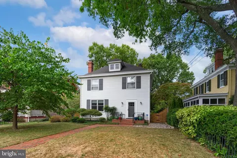 208 N Queen St, Chestertown, MD 21620