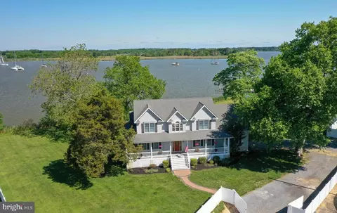 6119 New St #2, Rock Hall, MD 21661