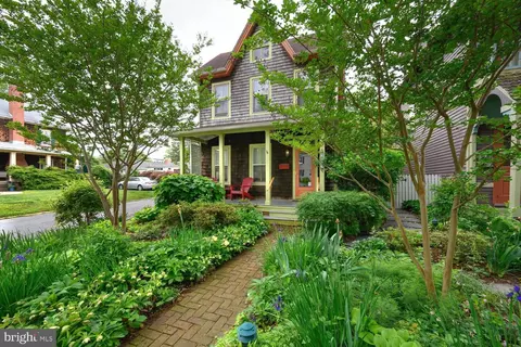 213 N Queen St, Chestertown, MD 21620