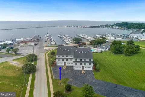 21090 W Sharp St #112, Rock Hall, MD 21661