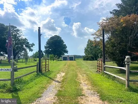 7224 Rock Hall Rd, Rock Hall, MD 21661