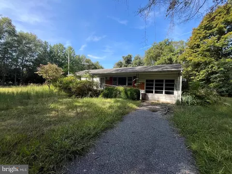 8992 S Bayview Dr, Chestertown, MD 21620