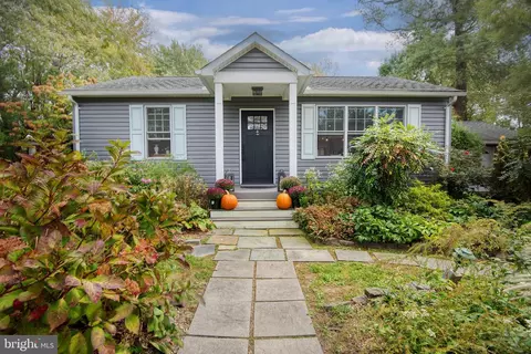 5697 Walnut St, Rock Hall, MD 21661