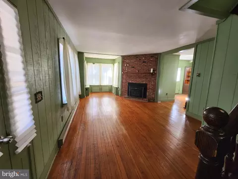 Living - 201 Ericsson Ave, Betterton, MD 21610 photo 3 of 4