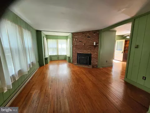 Living - 201 Ericsson Ave, Betterton, MD 21610 photo 1 of 4