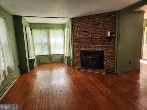 Living - 201 Ericsson Ave, Betterton, MD 21610 photo 4 of 4