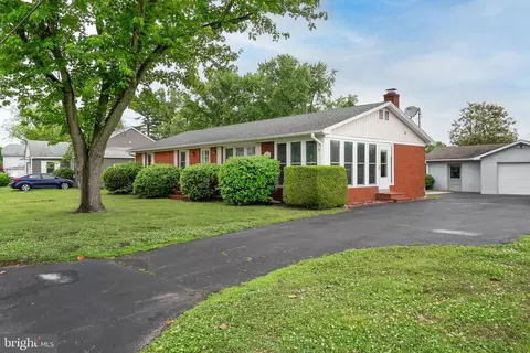 5989 N Main St, Rock Hall, MD 21661