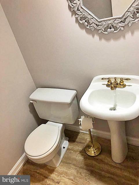 10047 Maple Leaf Dr, Gaithersburg, MD 20879 photo 17