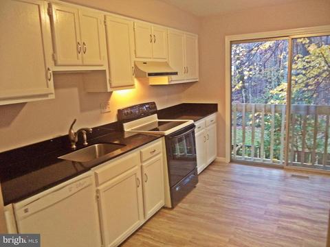 10047 Maple Leaf Dr, Gaithersburg, MD 20879 photo 5