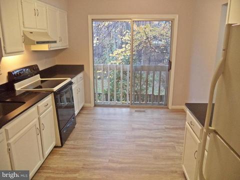 10047 Maple Leaf Dr, Gaithersburg, MD 20879 photo 4