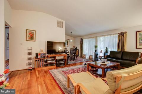 915 Lamberton Dr, Silver Spring, MD 20902 photo 3