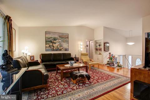 915 Lamberton Dr, Silver Spring, MD 20902 photo 4
