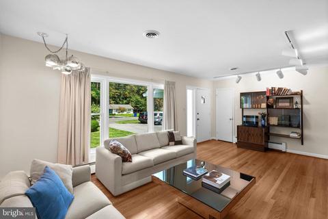 1203 Ednor Rd, Silver Spring, MD 20905 photo 4