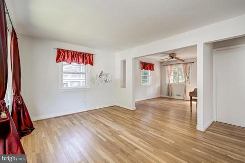 3915 Lantern Dr, Silver Spring, MD 20902 photo 4