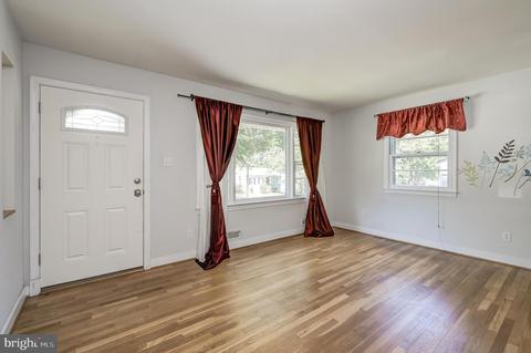 3915 Lantern Dr, Silver Spring, MD 20902 photo 3