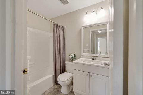 17202 Emerson Dr, Silver Spring, MD 20905 photo 32