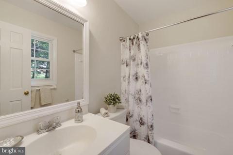 17202 Emerson Dr, Silver Spring, MD 20905 photo 48
