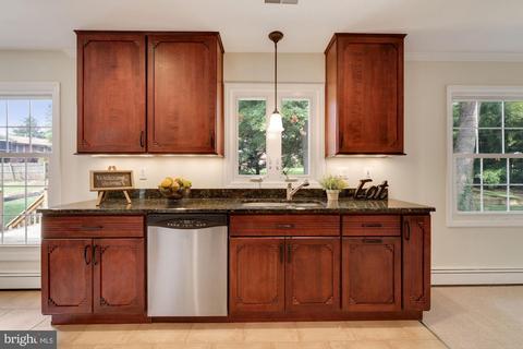 17202 Emerson Dr, Silver Spring, MD 20905 photo 11