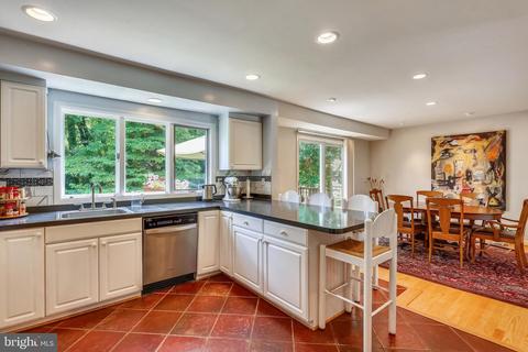 9209 Watson Rd, Silver Spring, MD 20910 photo 7