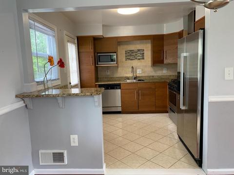 2816 Henderson Ct, Silver Spring, MD 20902 photo 4