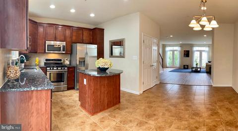 2145 Little Sorrel Way, Silver Spring, MD 20902 photo 2