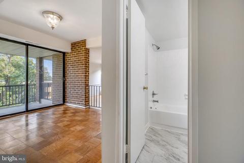 2109 Walsh View Ter #12-303, Silver Spring, MD 20902 photo 21