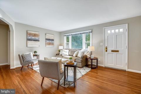 1609 Cody Dr, Silver Spring, MD 20902 photo 3