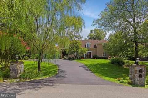 9809 Hall Rd, Potomac, MD 20854 photo 2