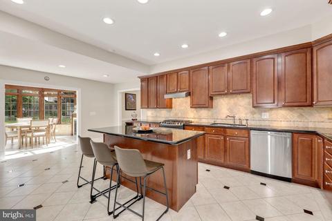 9809 Hall Rd, Potomac, MD 20854 photo 13