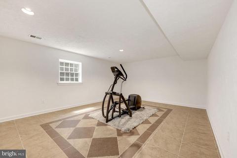9809 Hall Rd, Potomac, MD 20854 photo 38