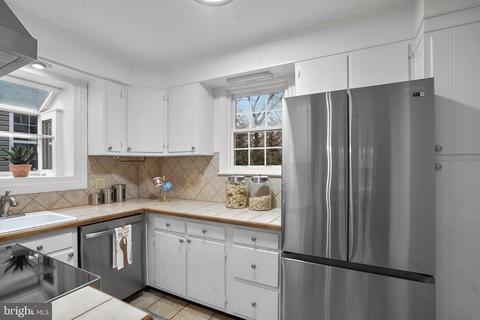 1601 Grace Church Rd, Silver Spring, MD 20910 photo 16
